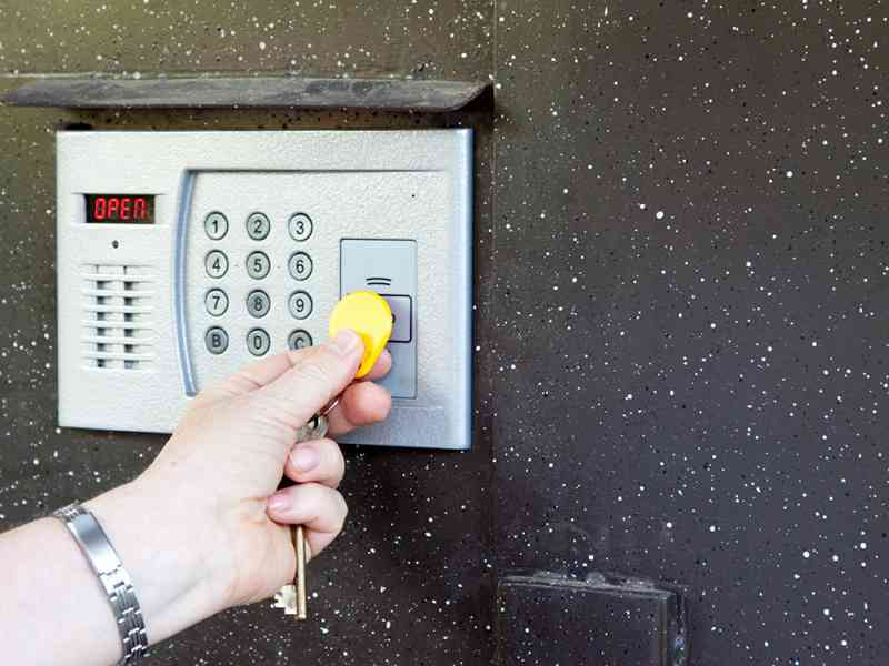 Immagine articolo: Casseforti da armadio: caratteristiche da valutare prima dell’acquisto