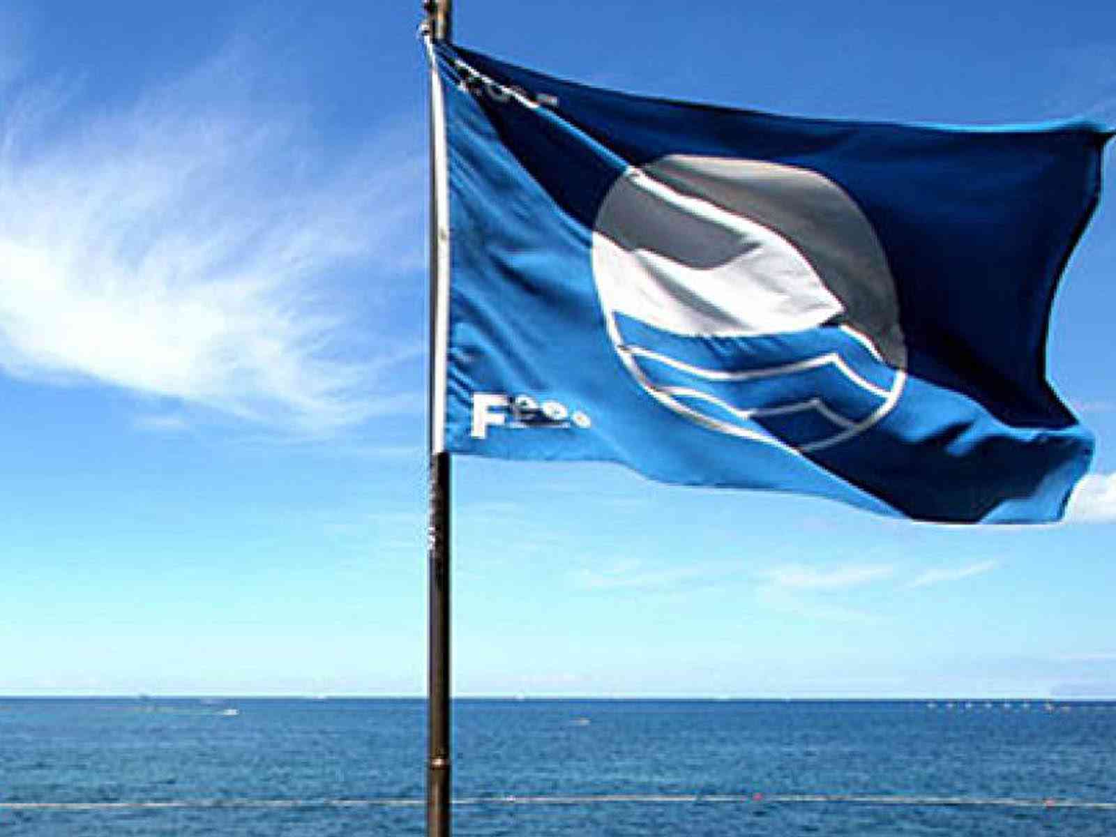 Immagine articolo: Bandiere Blu 2026, diffusi gli elenchi sul web. La FEE smentisce: “Non rispondenti al vero“